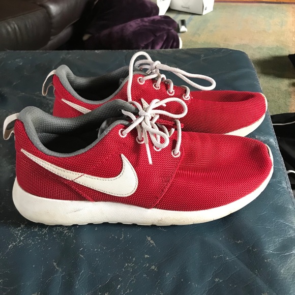 Nike Shoes - Red Nike roshes